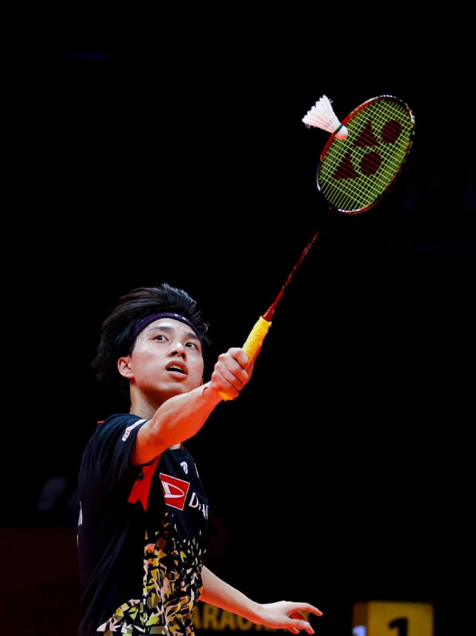 她以稳健的 她以稳健的